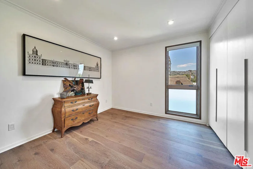132 N Swall Drive #301 photo 7