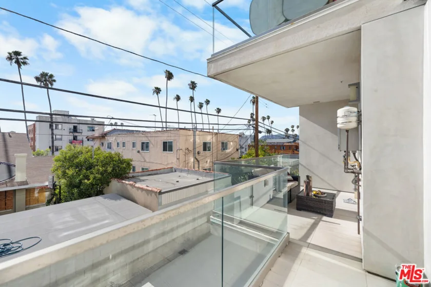 105 S Mariposa Avenue #204 photo 31