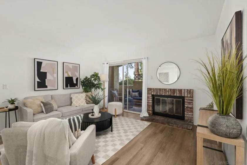 2063 Lakeridge #101 photo 2
