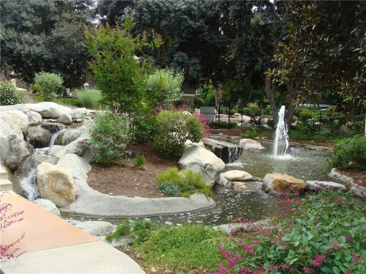 194 Streamwood photo 6