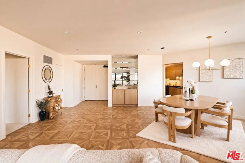 10560 Wilshire Boulevard #404 photo 10