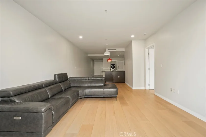 540 S Kenmore Avenue #203 photo 3
