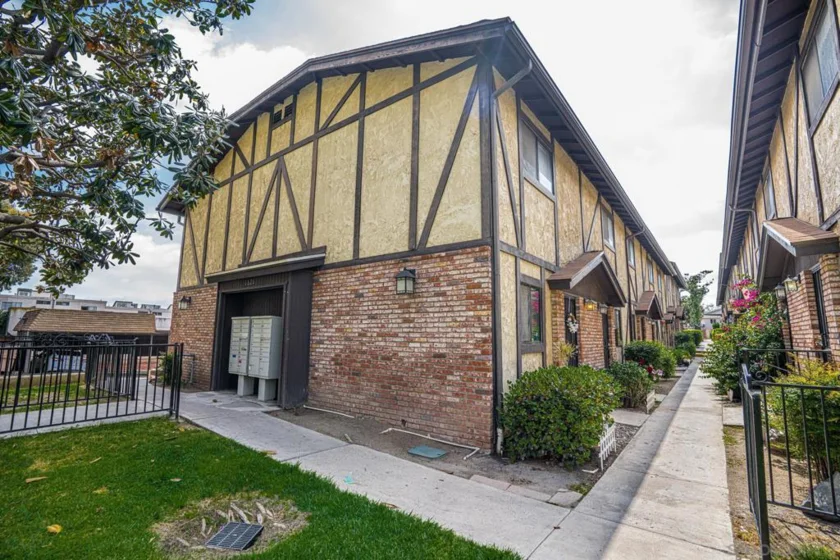 1628 Presioca Street #17 photo 1