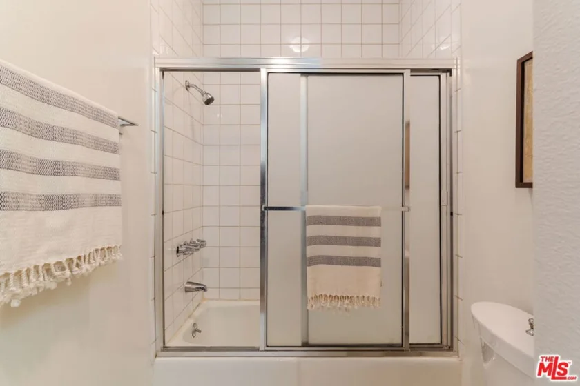 1161 Amherst Avenue #204 photo 10