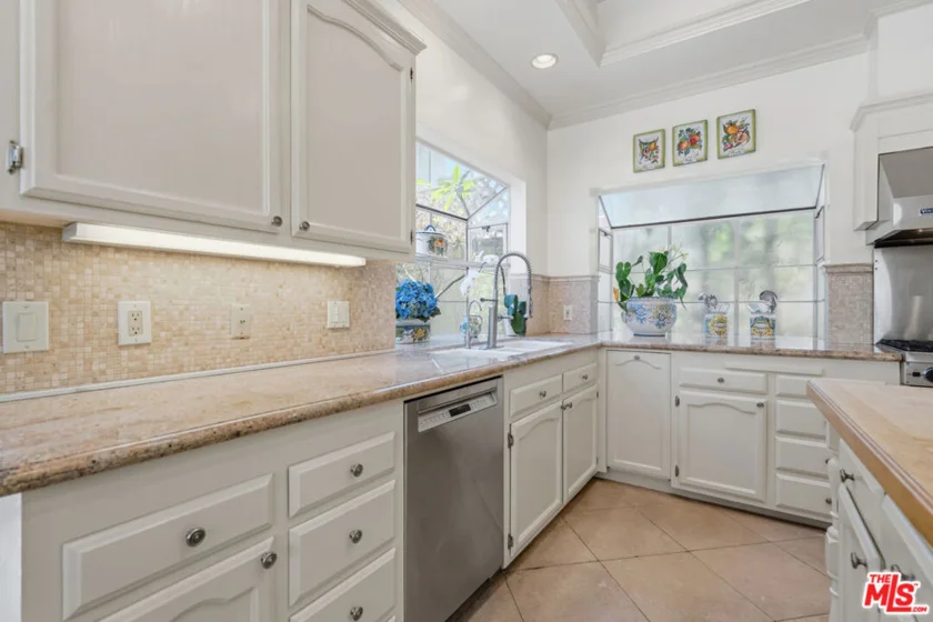 820 S Gretna Green Way #6 photo 3