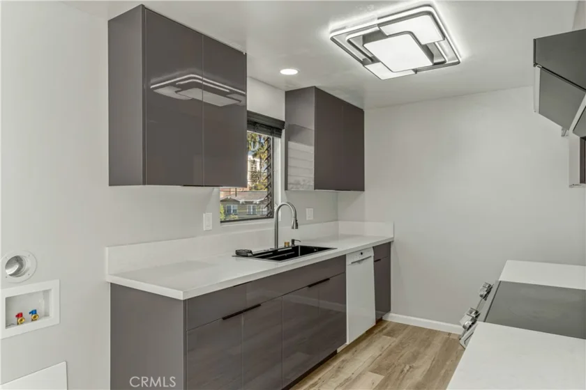401 W 5th Street #3B photo 14