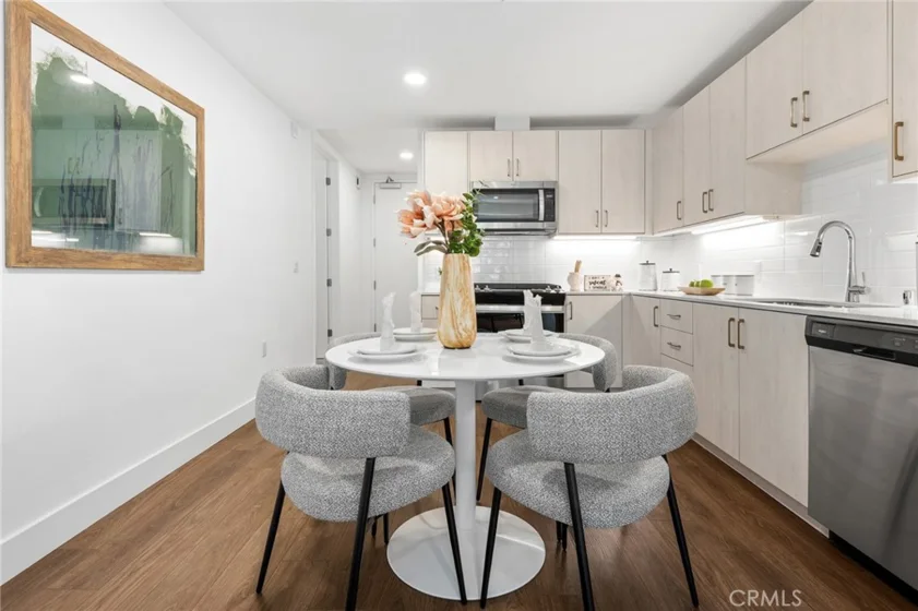 709 E Walnut Street #214 photo 5