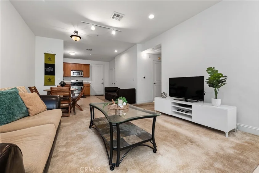 6938 Laurel Canyon #108 photo 3