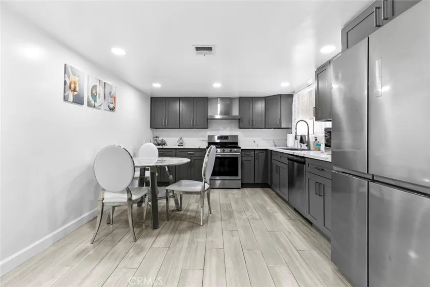 8801 Cedros Avenue #7 photo 12
