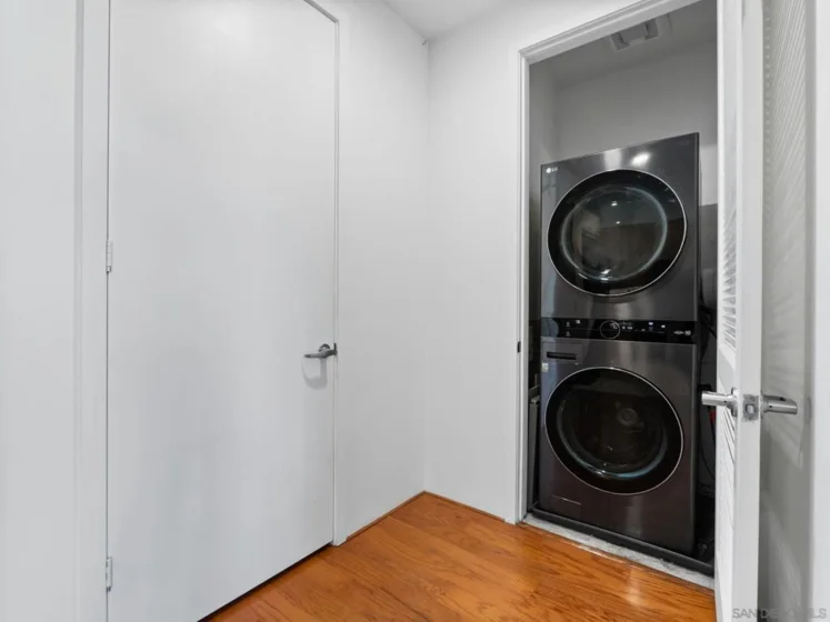 527 10th Avenue #402 photo 12
