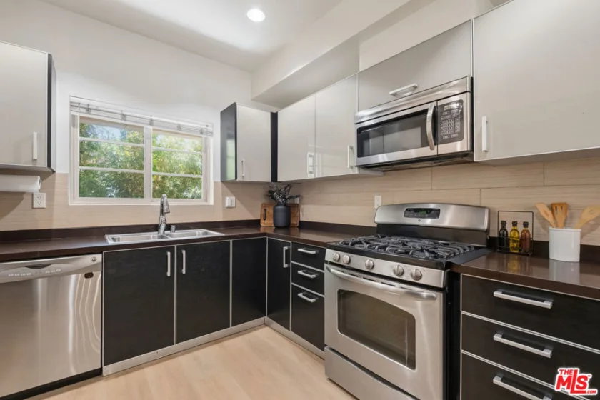 1744 Granville Avenue #105 photo 24