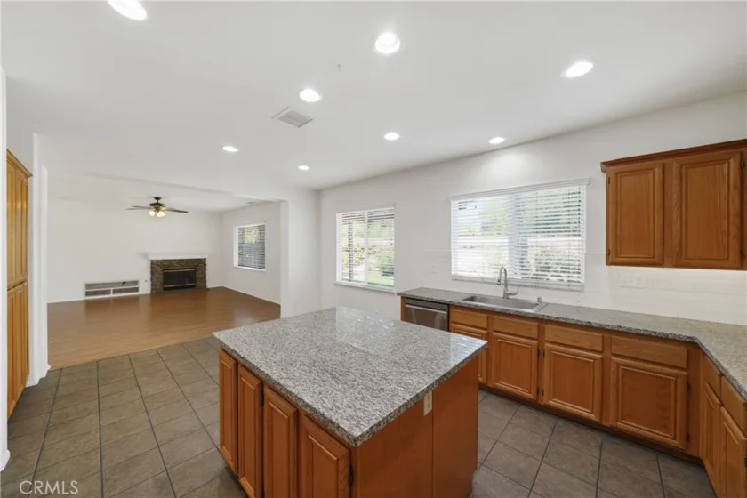38090 Sherwood Street photo 15