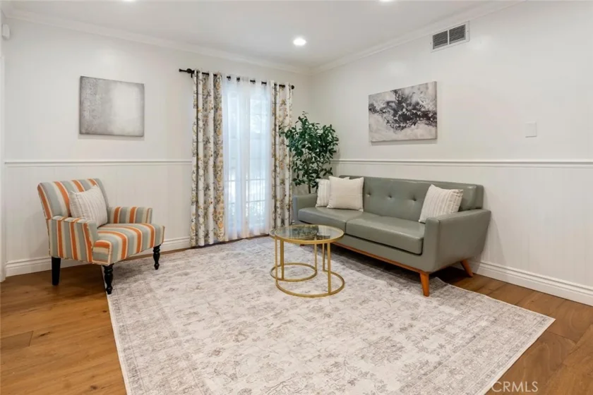 15248 Dickens Street #102 photo 29