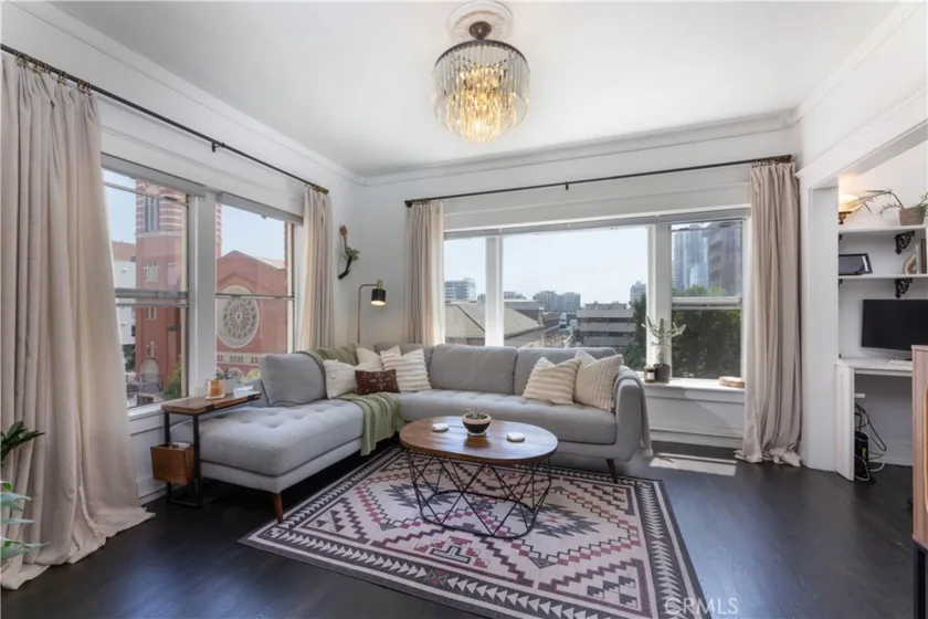 325 W 3rd Street #401 photo 1