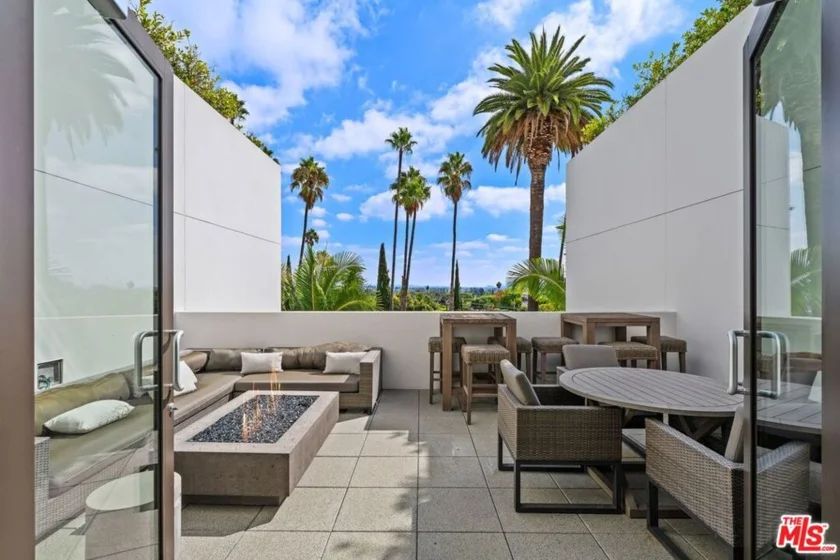 447 N Doheny Drive #102 photo 28
