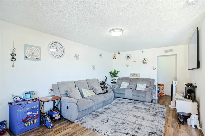 1400 W Warner photo 3