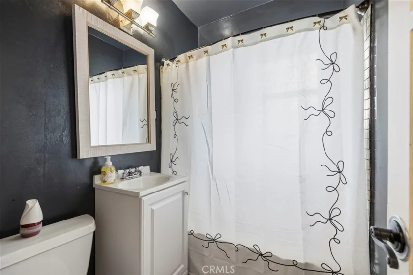 527 E Maple photo 24