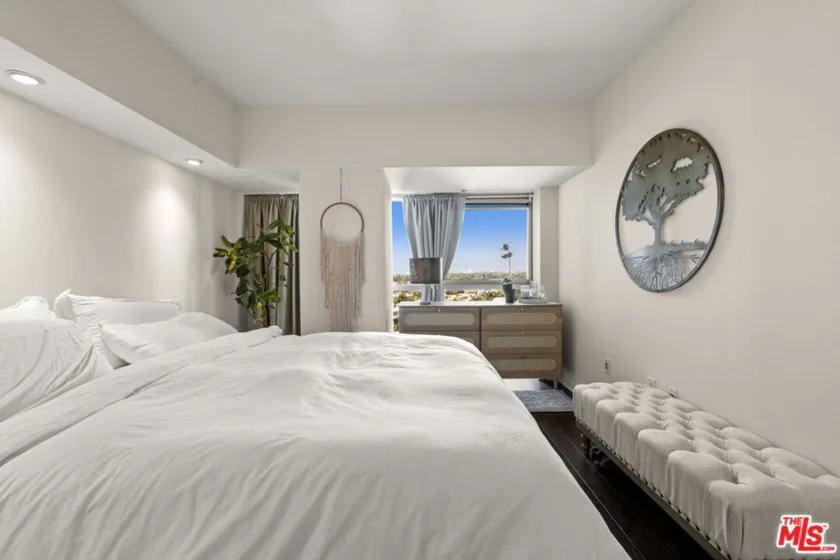 13700 Marina Pointe Drive #809 photo 44
