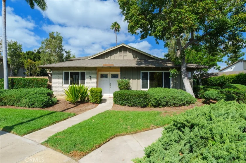 111 E Palmdale photo 1