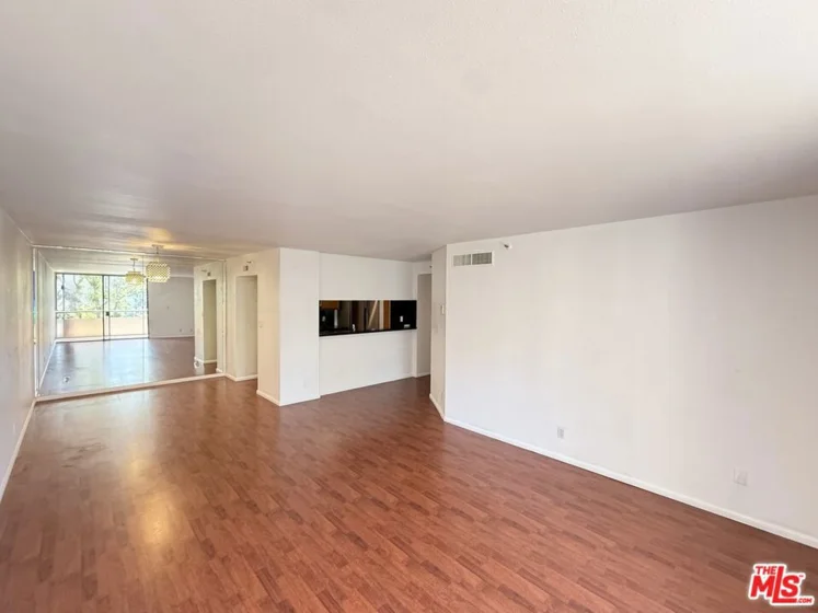 600 W 9th Street #814 photo 29