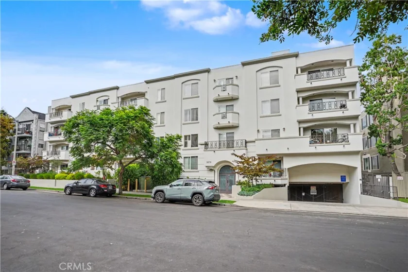 1878 Greenfield Avenue #204 photo 1
