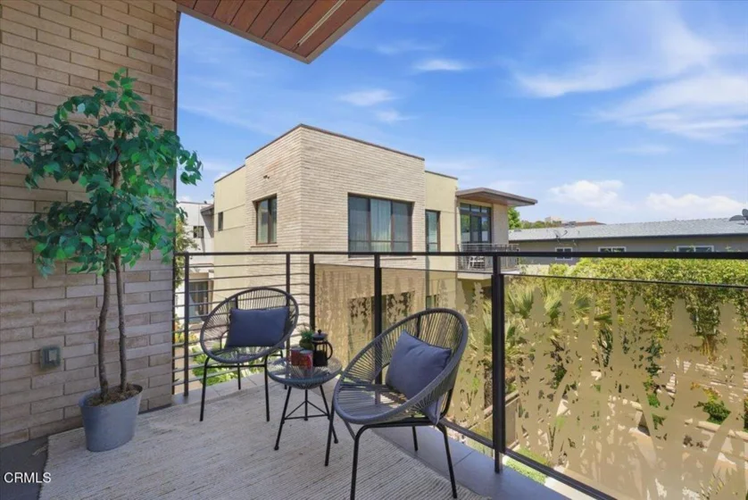 125 Hurlbut Street #205 photo 4