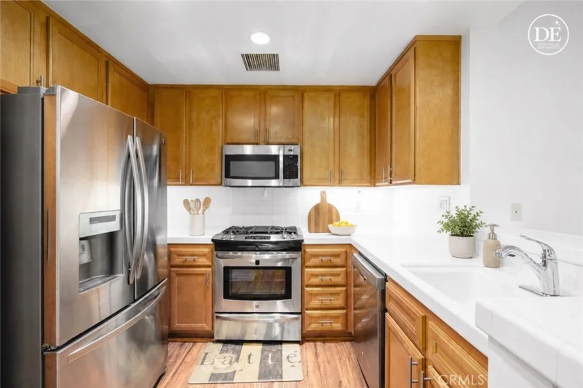 127 Jadestone photo 12