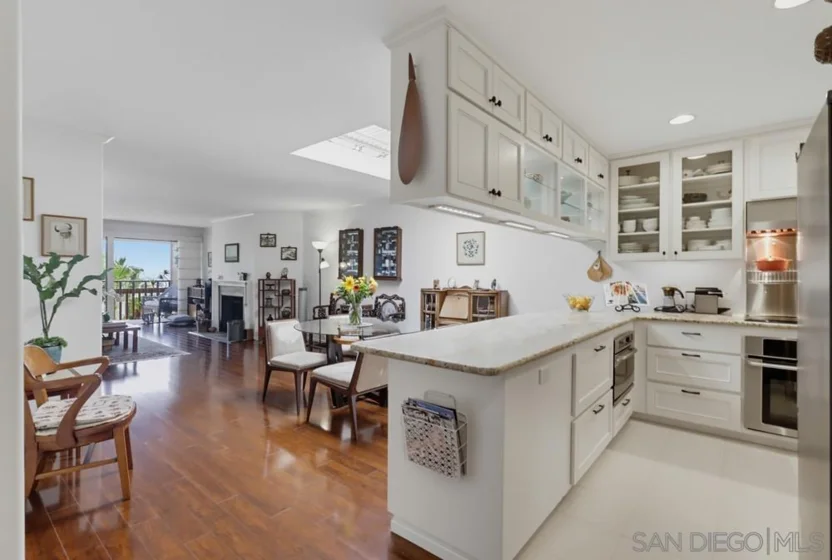 2942 Lawrence Street photo 4