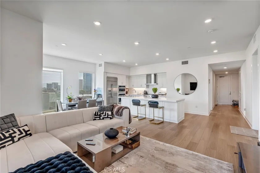 4600 Rivington photo 6