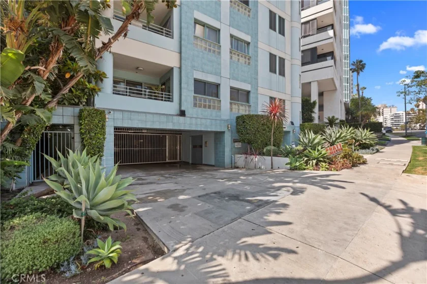 10336 Wilshire #703 photo 2