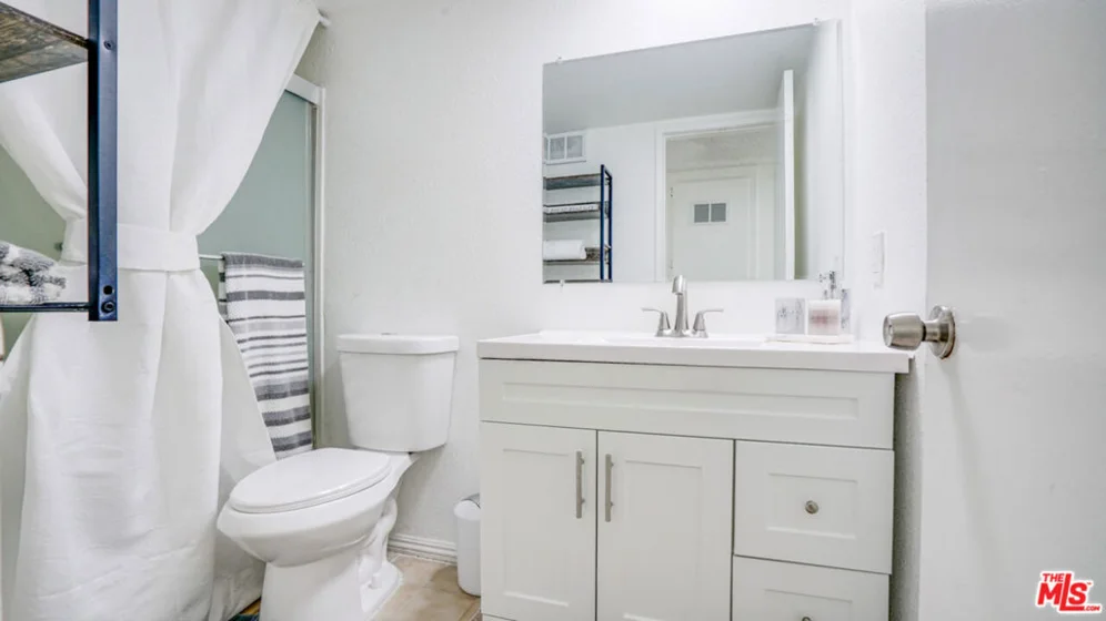 302 E Chestnut Avenue #215 photo 21