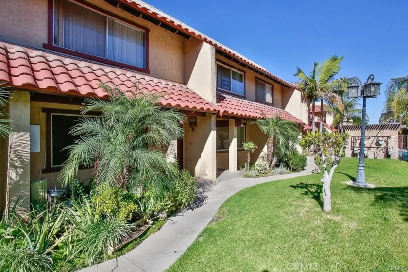 9741 Acacia #8 photo 1