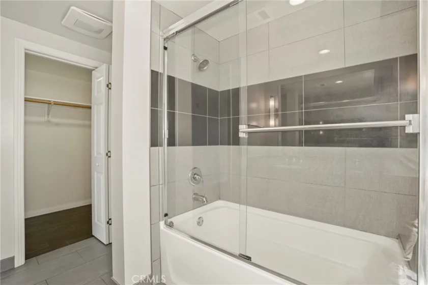 540 S Kenmore Avenue #203 photo 23