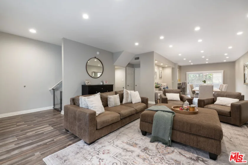 14919 Dickens Street #104 photo 1
