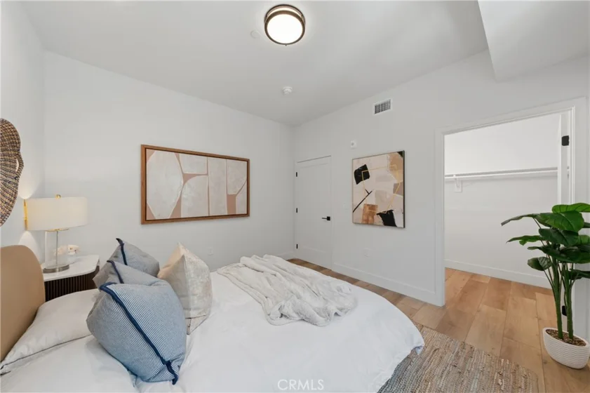 150 S Oak Knoll #103 photo 32