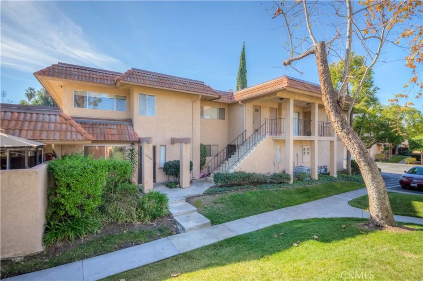 1064 Las Lomas Drive #B photo 1