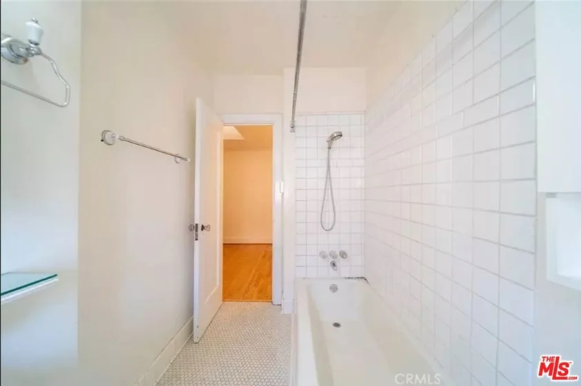 315 W 3rd Street #203 photo 19