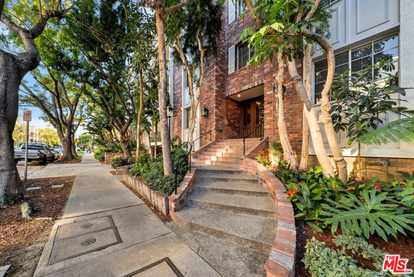 1375 Kelton Avenue #104 photo 1