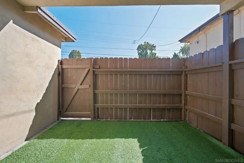 435 Woodlawn Avenue #D photo 16
