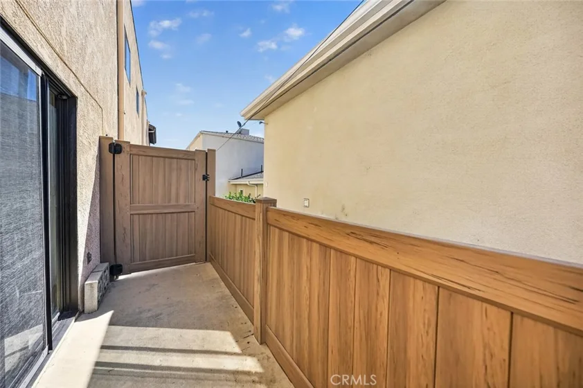 1137 N Maryland Ave #4 photo 23
