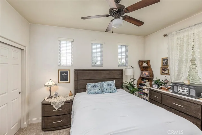 44972 Bellflower photo 28
