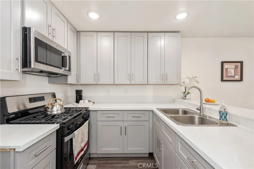 450 E 4th #416 photo 1