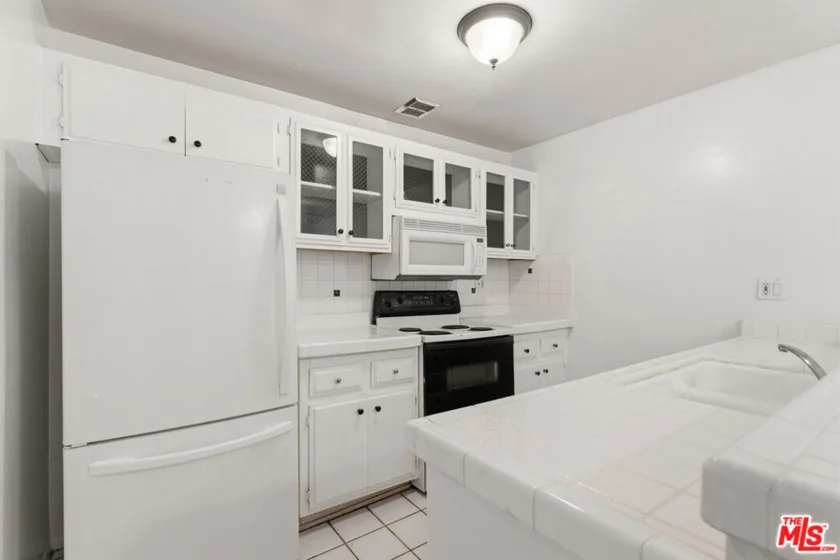 5414 Newcastle Avenue #19 photo 1