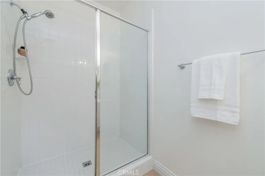 83 Twin Gables photo 21