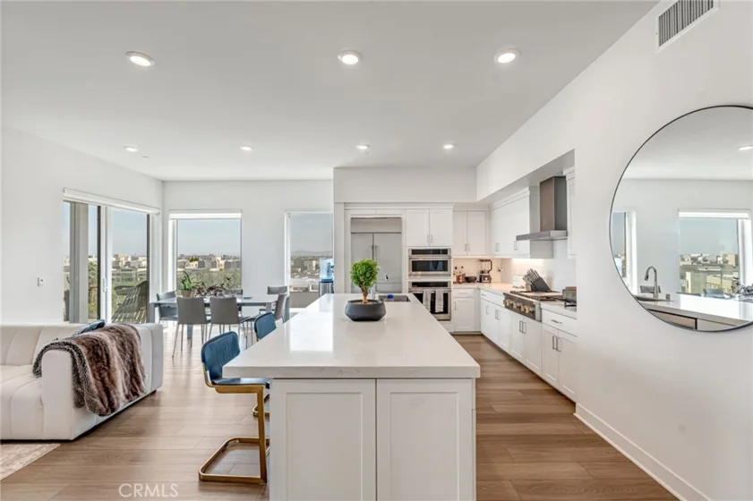 4600 Rivington photo 1