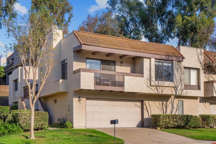 5245 Reservoir Drive photo 2