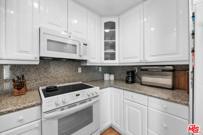 1515 S Beverly Drive #202 photo 33