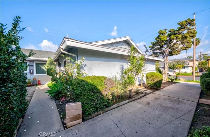 15821 S Myrtle photo 4