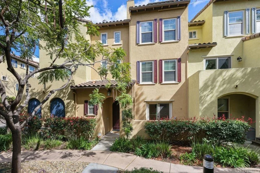 2587 Escala Circle photo 1