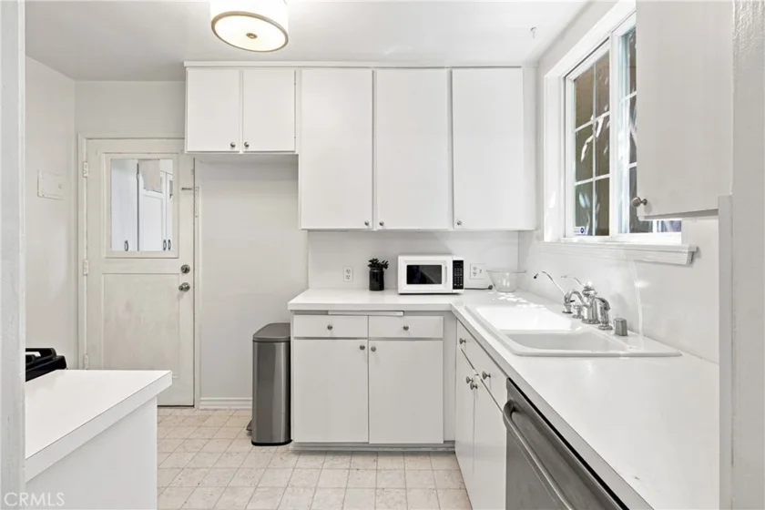 15034 Dickens Street #4 photo 9